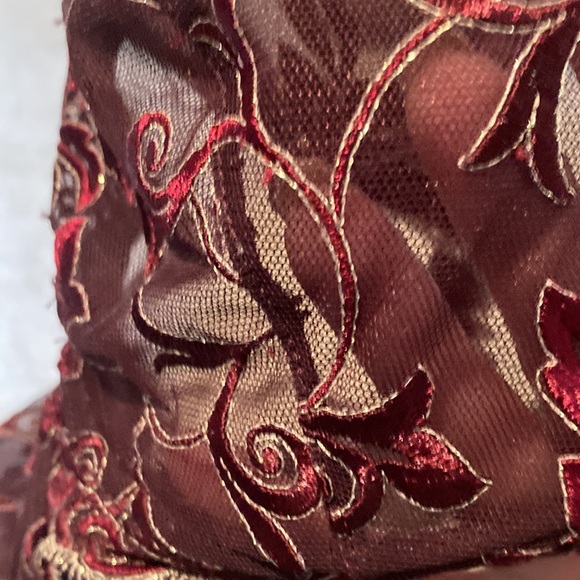 Soma unlined bras with beautiful embroidery detail. Like new. - Picture 4 of 4